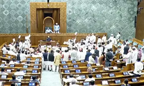 ಪ್ರತಿಭಟನಾನಿರತ ಪ್ರತಿಪಕ್ಷ ಸಂಸದರಿಗೆ ಲೋಕಸಭಾ ಸ್ಪೀಕರ್ ಎಚ್ಚರಿಕೆ