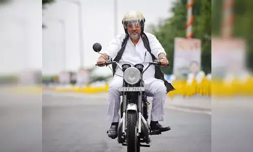 ಹೆಬ್ಬಾಳ ಮೇಲ್ಸೇತುವೆ ಮೇಲೆ ಡಿ.ಕೆ. ಶಿವಕುಮಾರ್ ಬೈಕ್ ಸವಾರಿ