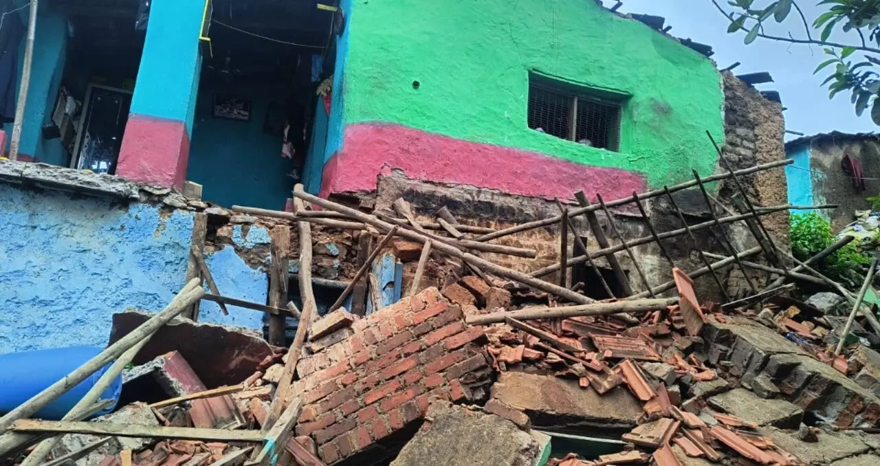 ಬೆಳಗಾವಿ| ನಿರಂತರ ಮಳೆಗೆ ಮನೆಯ ಗೋಡೆ ಕುಸಿತ : ಮಹಿಳೆ ಮೃತ್ಯು, ಇಬ್ಬರಿಗೆ ಗಾಯ