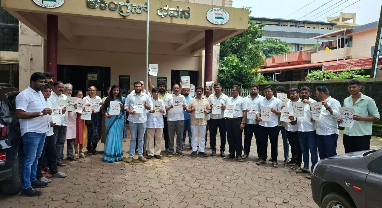 ಉಡುಪಿ: ಯುವ ಕಾಂಗ್ರೆಸ್ನಿಂದ ಸ್ಟಾಪ್ ವೋಟ್ ಚೊರಿ ಸ್ಟಿಕ್ಕರ್ ಅಭಿಯಾನ ಉಡುಪಿ: ಯುವ ಕಾಂಗ್ರೆಸ್ನಿಂದ ಸ್ಟಾಪ್ ವೋಟ್ ಚೊರಿ ಸ್ಟಿಕ್ಕರ್ ಅಭಿಯಾನ