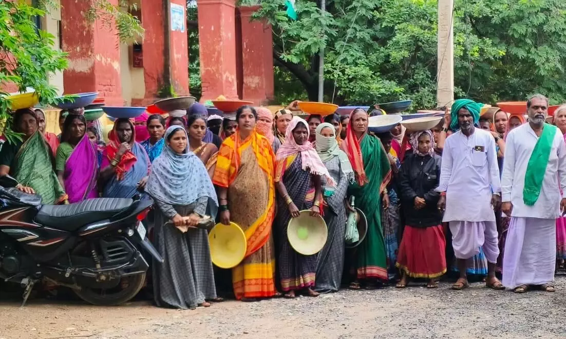 ಲಿಂಗಸುಗೂರು | ಗುರುಗುಂಟಾ ಹೋಬಳಿಯನ್ನು ಪಟ್ಟಣ ಪಂಚಾಯತಿಯಾಗಿ ಮೇಲ್ದರ್ಜೆಗೆ ಏರಿಸಬಾರದು ಎಂದು ಒತ್ತಾಯಿಸಿ ಪ್ರತಿಭಟನೆ