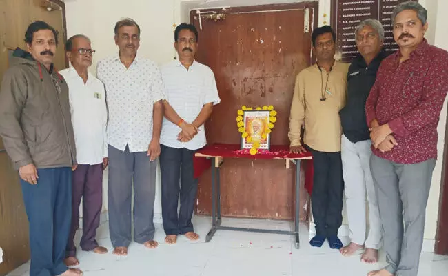 ಕಲಬುರಗಿ| ಎನ್ವಿ ಕಾಲೇಜಿನ ಹಳೆಯ ವಿದ್ಯಾರ್ಥಿಗಳಿಂದ ಡಾ.ಶರಣಬಸವಪ್ಪ ಅಪ್ಪಾ ಅವರಿಗೆ ಶ್ರದ್ಧಾಂಜಲಿ ಕಲಬುರಗಿ| ಎನ್ವಿ ಕಾಲೇಜಿನ ಹಳೆಯ ವಿದ್ಯಾರ್ಥಿಗಳಿಂದ ಡಾ.ಶರಣಬಸವಪ್ಪ ಅಪ್ಪಾ ಅವರಿಗೆ ಶ್ರದ್ಧಾಂಜಲಿ