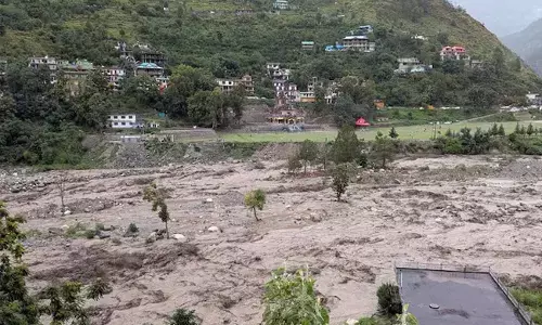 ಹಿಮಾಚಲ ಪ್ರದೇಶ: ದಿಢೀರ್ ಪ್ರವಾಹದಲ್ಲಿ ಕೊಚ್ಚಿ ಹೋದ ಅಂಗಡಿಗಳು, 350ಕ್ಕೂ ಹೆಚ್ಚು ರಸ್ತೆಗಳು ಬಂದ್