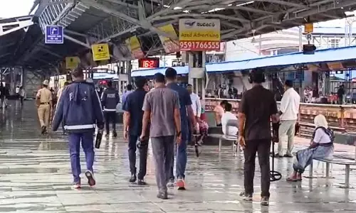 ಕಲಬುರಗಿ| ರೈಲ್ವೆ ನಿಲ್ದಾಣಕ್ಕೆ ಹುಸಿ ಬಾಂಬ್ ಕರೆ; ಶ್ವಾನ ದಳದಿಂದ ತಪಾಸಣೆ