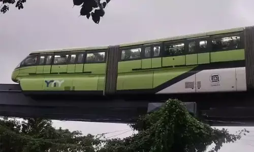 ಮುಂಬೈಯಲ್ಲಿ ಭಾರೀ ಮಳೆ| ಮಾರ್ಗಮಧ್ಯೆ ಕೆಟ್ಟು ನಿಂತ ಮೊನೊ ರೈಲು