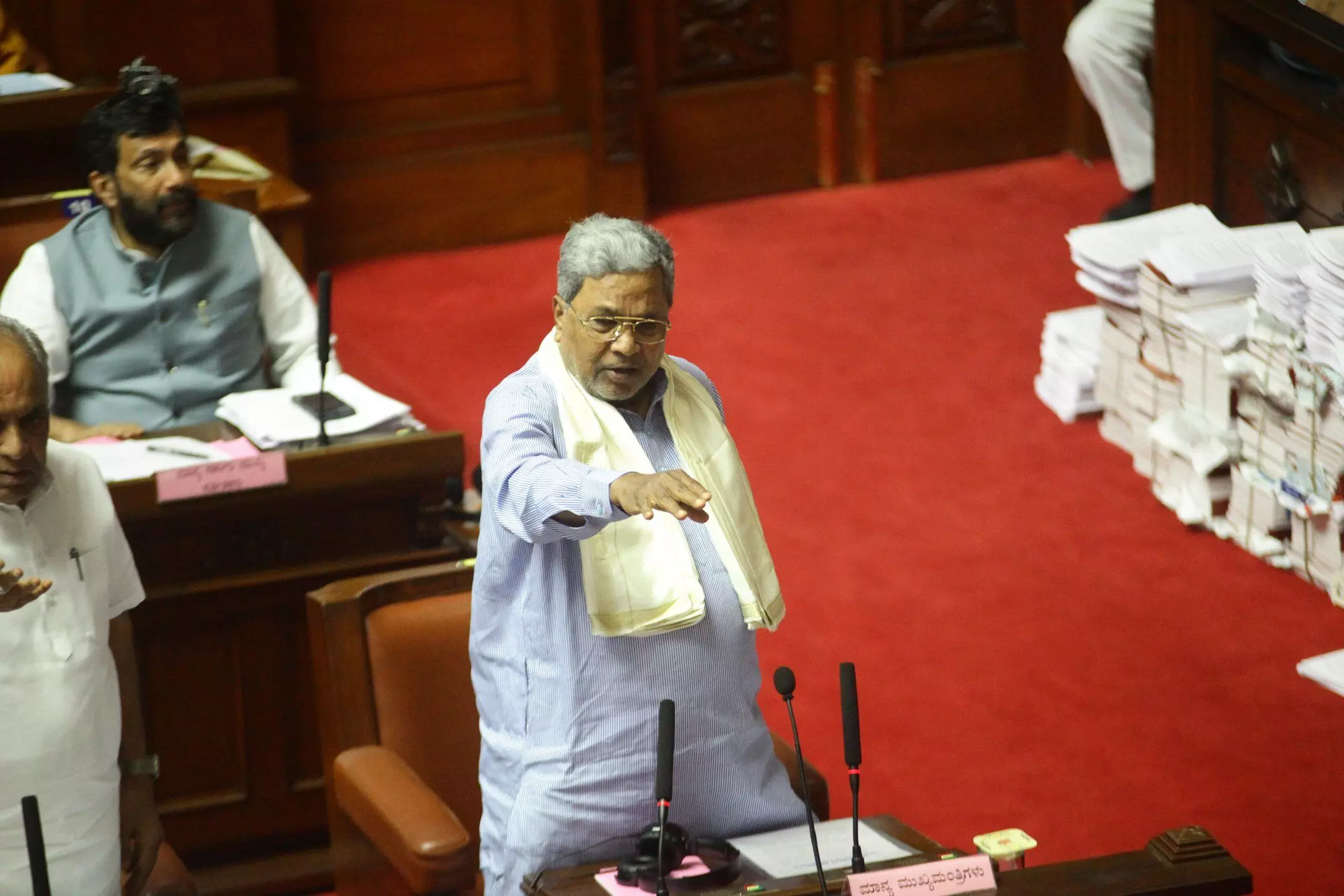 ಎಡಗೈ, ಬಲಗೈ ಸಮುದಾಯಕ್ಕೆ ತಲಾ ಶೇ. 6 ರಷ್ಟು ಒಳ ಮೀಸಲಾತಿ: ಸದನದಲ್ಲಿ ಅಧಿಕೃತ ಘೋಷಣೆ ಮಾಡಿದ ಸಿಎಂ ಸಿದ್ದರಾಮಯ್ಯ ಎಡಗೈ, ಬಲಗೈ ಸಮುದಾಯಕ್ಕೆ ತಲಾ ಶೇ. 6 ರಷ್ಟು ಒಳ ಮೀಸಲಾತಿ: ಸದನದಲ್ಲಿ ಅಧಿಕೃತ ಘೋಷಣೆ ಮಾಡಿದ ಸಿಎಂ ಸಿದ್ದರಾಮಯ್ಯ