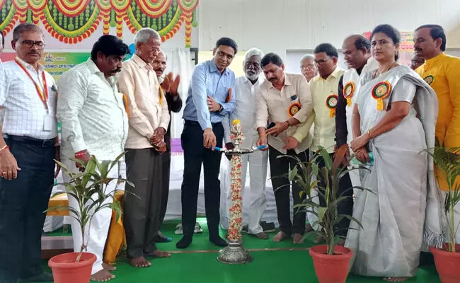 ಯಾದಗಿರಿ | ಡಿ.ದೇವರಾಜ ಅರಸು ರಾಜ್ಯ ಕಂಡ ಅಭಿವೃದ್ಧಿಯ ಹರಿಕಾರ : ಜಿಲ್ಲಾಧಿಕಾರಿ ಹರ್ಷಲ್ ಭೋಯರ್ ಯಾದಗಿರಿ | ಡಿ.ದೇವರಾಜ ಅರಸು ರಾಜ್ಯ ಕಂಡ ಅಭಿವೃದ್ಧಿಯ ಹರಿಕಾರ : ಜಿಲ್ಲಾಧಿಕಾರಿ ಹರ್ಷಲ್ ಭೋಯರ್