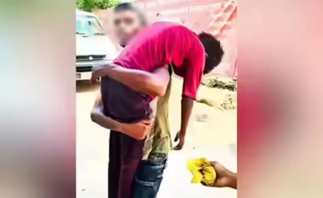 ಅಯೋಧ್ಯೆ| ಆಸ್ಪತ್ರೆಗೆ ದಾಖಲಿಸಿಕೊಳ್ಳಲು ನಿರಾಕರಣೆ: ತಂದೆಯ ಮಡಿಲಿನಲ್ಲೇ ಮೃತಪಟ್ಟ ಬಾಲಕ; ವೈದ್ಯರ ಅಮಾನತು