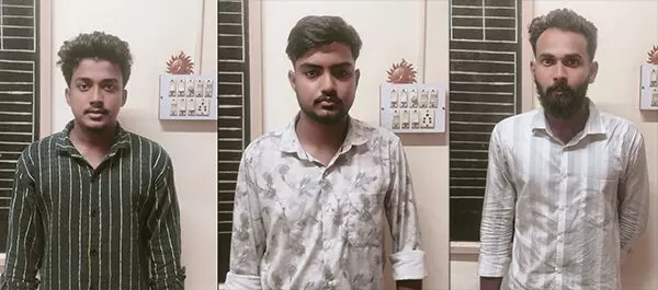 ಉಡುಪಿ| ಪೊಲೀಸರ ಕರ್ತವ್ಯಕ್ಕೆ ಅಡ್ಡಿ; ಕಾರಿಗೆ ಢಿಕ್ಕಿ: ಮೂವರ ಬಂಧನ ಉಡುಪಿ| ಪೊಲೀಸರ ಕರ್ತವ್ಯಕ್ಕೆ ಅಡ್ಡಿ; ಕಾರಿಗೆ ಢಿಕ್ಕಿ: ಮೂವರ ಬಂಧನ