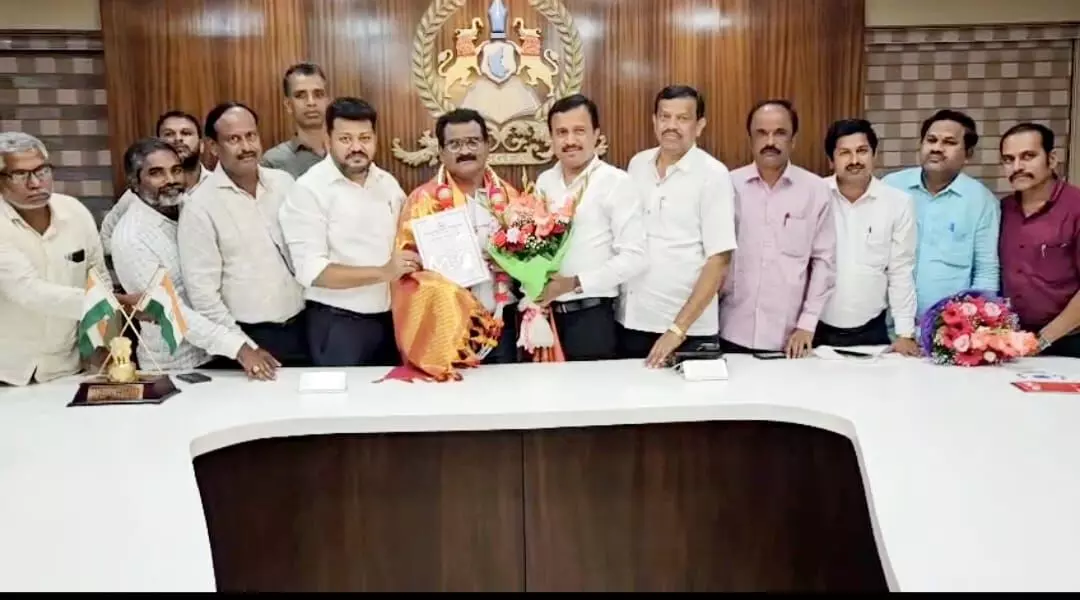 ಕಲಬುರಗಿ| ಸರಕಾರಿ ನೌಕರರ ಸಂಘದ ವಿಭಾಗೀಯ ಉಪಾಧ್ಯಕ್ಷರಾಗಿ ನಿಜಲಿಂಗ ಕೊರಳ್ಳಿ ಆಯ್ಕೆ ಕಲಬುರಗಿ| ಸರಕಾರಿ ನೌಕರರ ಸಂಘದ ವಿಭಾಗೀಯ ಉಪಾಧ್ಯಕ್ಷರಾಗಿ ನಿಜಲಿಂಗ ಕೊರಳ್ಳಿ ಆಯ್ಕೆ