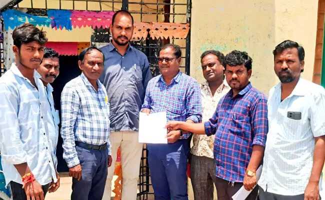 ಕಲಬುರಗಿ | ವಾಡಿ ಮಾರುಕಟ್ಟೆಯಲ್ಲಿ ಶೌಚಾಲಯ ಸೌಲಭ್ಯ ಒದಗಿಸಲು ಮನವಿ ಕಲಬುರಗಿ | ವಾಡಿ ಮಾರುಕಟ್ಟೆಯಲ್ಲಿ ಶೌಚಾಲಯ ಸೌಲಭ್ಯ ಒದಗಿಸಲು ಮನವಿ