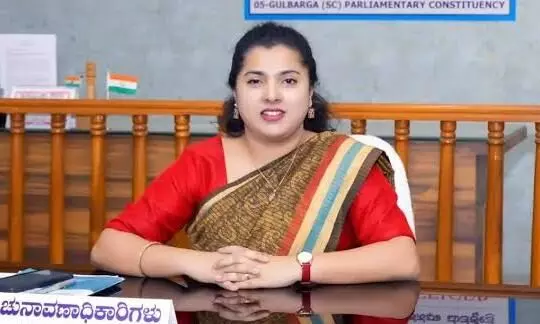 ಕಲಬುರಗಿ | ಬೆಳೆಹಾನಿಯಾದಲ್ಲಿ ವಿಮೆ ಕಂಪನಿಗೆ ದೂರು ನೀಡಲು ರೈತರಿಗೆ ಡಿಸಿ ಸೂಚನೆ ಕಲಬುರಗಿ | ಬೆಳೆಹಾನಿಯಾದಲ್ಲಿ ವಿಮೆ ಕಂಪನಿಗೆ ದೂರು ನೀಡಲು ರೈತರಿಗೆ ಡಿಸಿ ಸೂಚನೆ