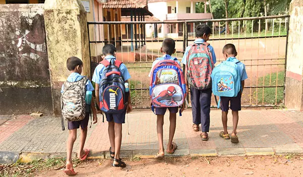 ಪ್ರಾಥಮಿಕ - ಪ್ರೌಢಶಾಲೆಗಳ ಮಕ್ಕಳಿಗೆ ಉಚಿತ ಶೂ, ಸಾಕ್ಸ್ಗೆ ಬದಲಾಗದ ಬಜೆಟ್ ಪ್ರಾಥಮಿಕ - ಪ್ರೌಢಶಾಲೆಗಳ ಮಕ್ಕಳಿಗೆ ಉಚಿತ ಶೂ, ಸಾಕ್ಸ್ಗೆ ಬದಲಾಗದ ಬಜೆಟ್