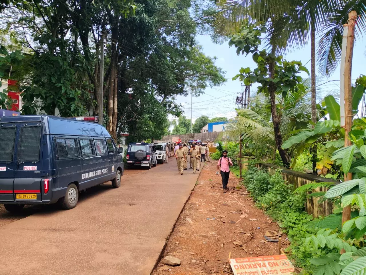 ಬಿ.ಎಲ್.ಸಂತೋಷ್ ಬಗ್ಗೆ ಅವಹೇಳನಕಾರಿ ಹೇಳಿಕೆ ಪ್ರಕರಣ: ಬ್ರಹ್ಮಾವರ ಠಾಣೆಯಲ್ಲಿ ತಿಮರೋಡಿ ಸುದೀರ್ಘ ವಿಚಾರಣೆ; ಬಂಧನ ಬಿ.ಎಲ್.ಸಂತೋಷ್ ಬಗ್ಗೆ ಅವಹೇಳನಕಾರಿ ಹೇಳಿಕೆ ಪ್ರಕರಣ: ಬ್ರಹ್ಮಾವರ ಠಾಣೆಯಲ್ಲಿ ತಿಮರೋಡಿ ಸುದೀರ್ಘ ವಿಚಾರಣೆ; ಬಂಧನ