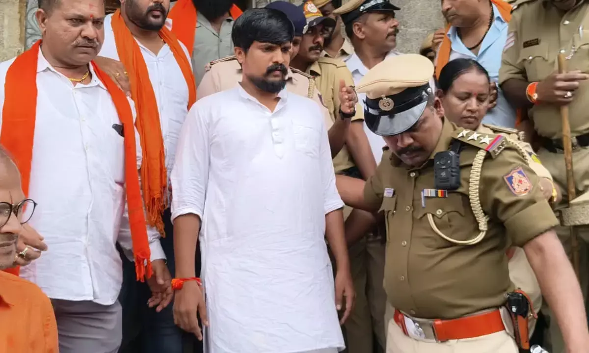 ಪುನೀತ್ ಕೆರೆಹಳ್ಳಿಯನ್ನು ಕುಶಾಲನಗರದಿಂದ ಹೊರ ಕಳುಹಿಸಿದ ಪೊಲೀಸರು