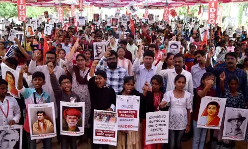 ಸರಕಾರಿ ಶಾಲೆಗಳನ್ನು ಮುಚ್ಚಿ ಜವಾಬ್ದಾರಿಯಿಂದ ನುಣುಚಿಕೊಳ್ಳಲು ಸರಕಾರದ ಷಡ್ಯಂತ್ರ: ಪ್ರೊ. ಮುರಿಗೆಪ್ಪ