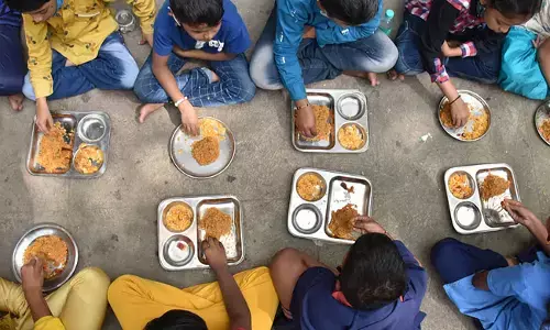 ಛತ್ತೀಸ್‌ಗಡ: ನಾಯಿ ಕಲುಷಿತಗೊಳಿಸಿದ್ದ ಮಧ್ಯಾಹ್ನದೂಟ ಸೇವಿಸಿದ್ದ ವಿದ್ಯಾರ್ಥಿಗಳಿಗೆ ತಲಾ 25,000 ರೂ.ನೀಡುವಂತೆ ಸರಕಾರಕ್ಕೆ ಹೈಕೋರ್ಟ್ ಆದೇಶ