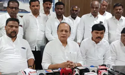 ಧರ್ಮಸ್ಥಳ ಪ್ರಕರಣದಲ್ಲಿ ಒಂದು ಕಡೆ ಚಿವುಟಿ ಮತ್ತೊಂದು ಕಡೆ ತೂಗುವ ಕೆಲಸ ಪ್ರಭಾಕರ ಭಟ್ ಮಾಡುತ್ತಿದ್ದಾರೆ‌: ವಿನಯ್ ಕುಮಾರ್ ಸೊರಕೆ ಆರೋಪ