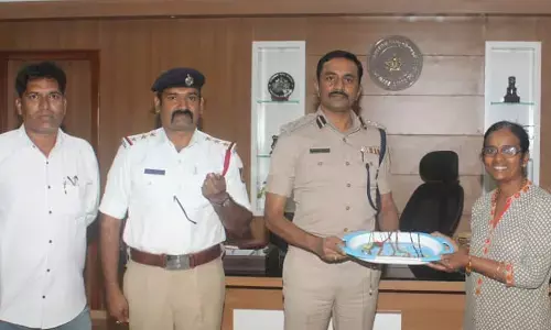 ಕಲಬುರಗಿ| 40 ಗ್ರಾಂ. ಚಿನ್ನವನ್ನು ಆಟೋದಲ್ಲೇ ಬಿಟ್ಟು ಹೋದ ವೃದ್ಧೆ : 48 ಗಂಟೆಗಳಲ್ಲಿ ವಾರಸುದಾರರಿಗೆ ಹಿಂದಿರುಗಿಸಿದ ಪೊಲೀಸರು