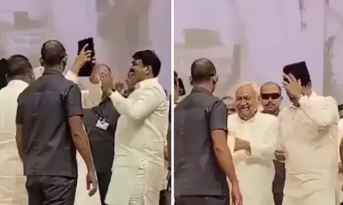 ಮುಸ್ಲಿಮರ ಟೋಪಿ ಧರಿಸಲು ನಿರಾಕರಿಸಿದ ನಿತೀಶ್ ಕುಮಾರ್