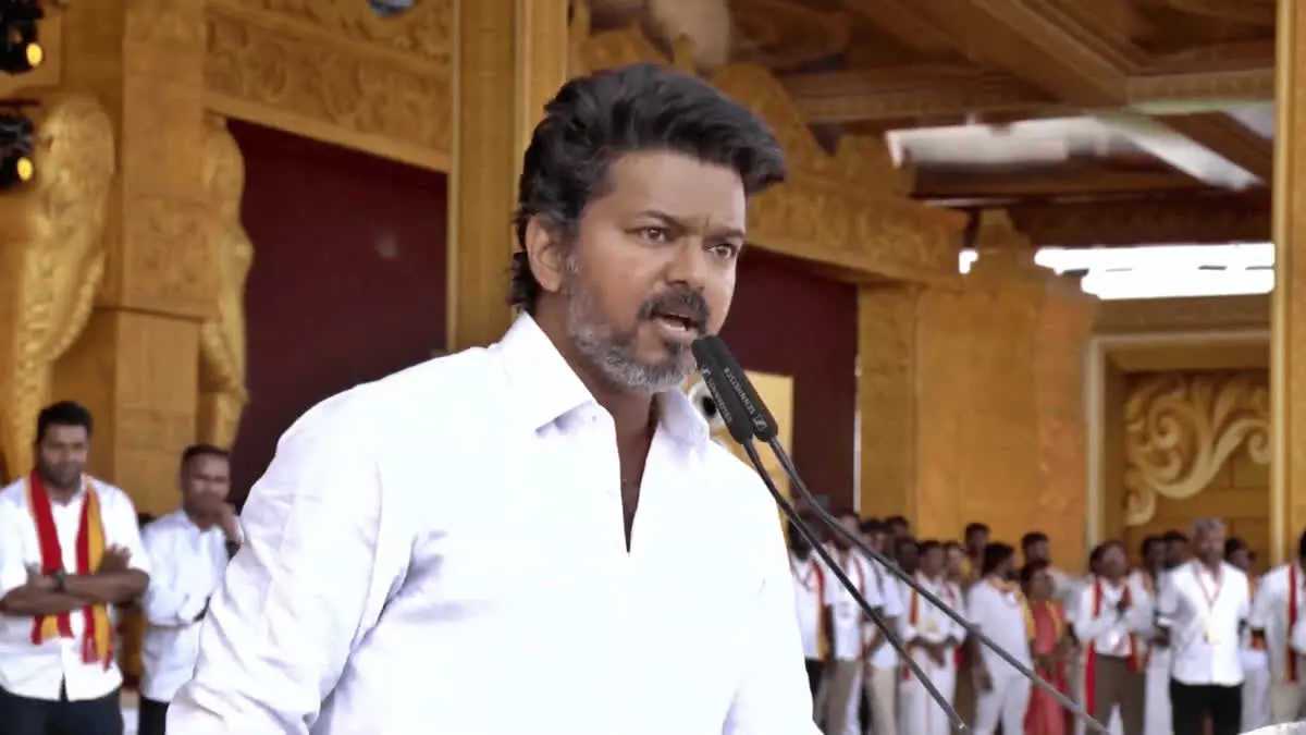 ಆರೆಸ್ಸೆಸ್ ಅಥವಾ ನಕಲಿ ಜಾತ್ಯಾತೀತ ರಂಗಕ್ಕೆ ತಲೆ ಬಾಗುವುದಿಲ್ಲ: ಟಿವಿಕೆ ಮುಖ್ಯಸ್ಥ ವಿಜಯ್