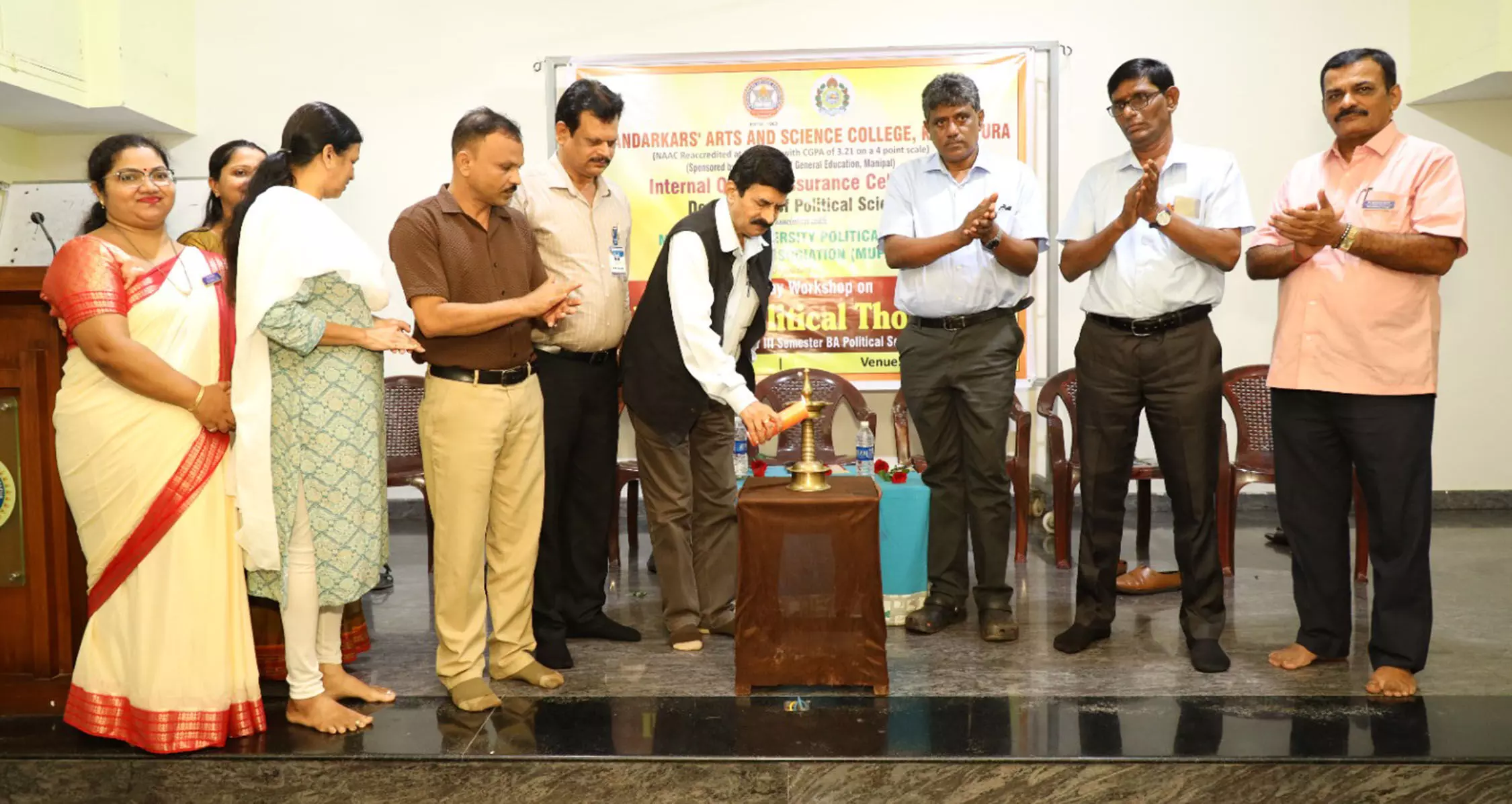 ಸರ್ವೋದಯದ ಸತ್ಯಾಗ್ರಹ, ಸ್ವರಾಜ್ಯ ಪರಿಕಲ್ಪನೆ ಭಾರತವನ್ನು ಕಟ್ಟಬೇಕು: ಪ್ರೊ.ವರದೇಶ ಹಿರೇಗಂಗೆ ಸರ್ವೋದಯದ ಸತ್ಯಾಗ್ರಹ, ಸ್ವರಾಜ್ಯ ಪರಿಕಲ್ಪನೆ ಭಾರತವನ್ನು ಕಟ್ಟಬೇಕು: ಪ್ರೊ.ವರದೇಶ ಹಿರೇಗಂಗೆ