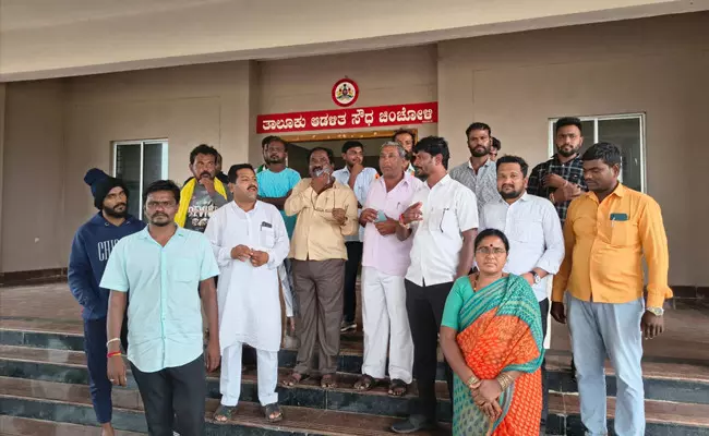 ಕಲಬುರಗಿ| ಚಂದನಕೇರಾ ವ್ಯಾಪ್ತಿಯ ಹಳ್ಳಿಗಳನ್ನು ಚಿಂಚೋಳಿ ತಾಲೂಕಿನಿಂದ ಕೈ ಬಿಡದಂತೆ ಸ್ಥಳೀಯರಿಂದ ಆಗ್ರಹ ಕಲಬುರಗಿ| ಚಂದನಕೇರಾ ವ್ಯಾಪ್ತಿಯ ಹಳ್ಳಿಗಳನ್ನು ಚಿಂಚೋಳಿ ತಾಲೂಕಿನಿಂದ ಕೈ ಬಿಡದಂತೆ ಸ್ಥಳೀಯರಿಂದ ಆಗ್ರಹ