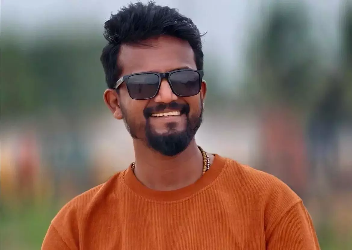 ಸಾಮಾಜಿಕ ಜಾಲತಾಣ ಮೂಲಕ ಗಲಭೆಗೆ ಪ್ರಚೋದನೆ ಆರೋಪ: ‘ಕಿರಿಕ್ ಕೀರ್ತಿ’ ವಿರುದ್ಧ ಕ್ರಮ ಜರುಗಿಸಲು ಕೋರಿ ದೂರು ಸಾಮಾಜಿಕ ಜಾಲತಾಣ ಮೂಲಕ ಗಲಭೆಗೆ ಪ್ರಚೋದನೆ ಆರೋಪ: ‘ಕಿರಿಕ್ ಕೀರ್ತಿ’ ವಿರುದ್ಧ ಕ್ರಮ ಜರುಗಿಸಲು ಕೋರಿ ದೂರು