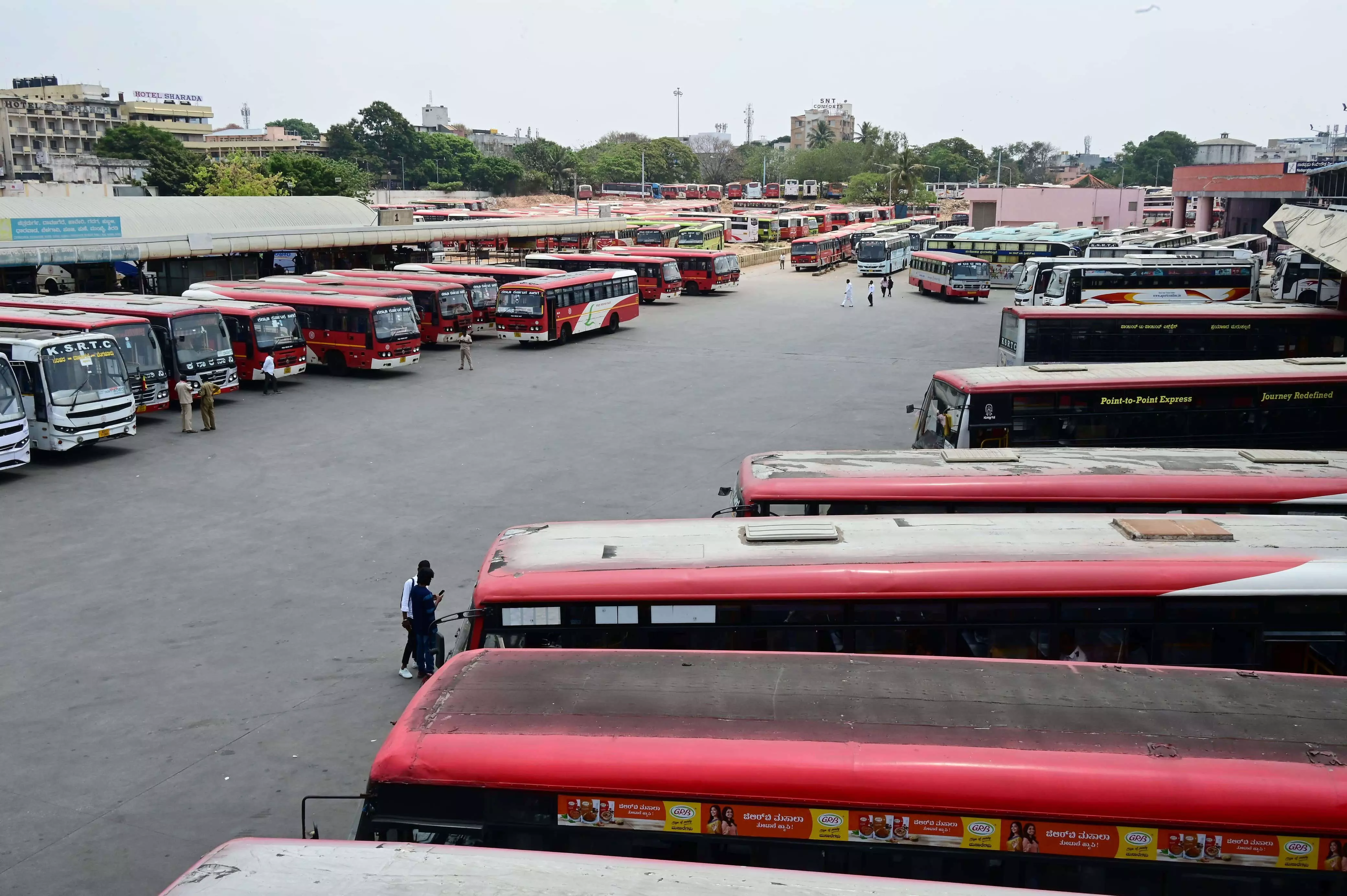 ಬೆಂಗಳೂರು: ಗೌರಿ ಗಣೇಶ ಹಬ್ಬದ ಪ್ರಯುಕ್ತ ಕೆಎಸ್ಸಾರ್ಟಿಸಿ ವತಿಯಿಂದ 1,500 ಹೆಚ್ಚುವರಿ ಬಸ್ ವ್ಯವಸ್ಥೆ