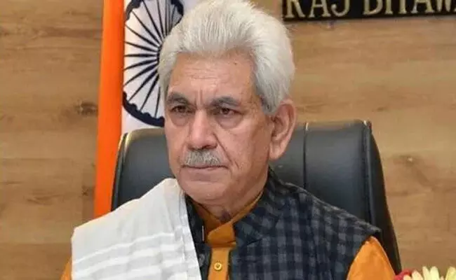 ಜಮ್ಮುಕಾಶ್ಮೀರ | ದೇಶವಿರೋಧಿ ಚಟುವಟಿಕೆಗಳ ಆರೋಪ; ಲೆಫ್ಟಿನೆಂಟ್ ಗವರ್ನರ್ ರಿಂದ ಇಬ್ಬರು ಸರಕಾರಿ ಉದ್ಯೋಗಿಗಳ ಉಚ್ಚಾಟನೆ