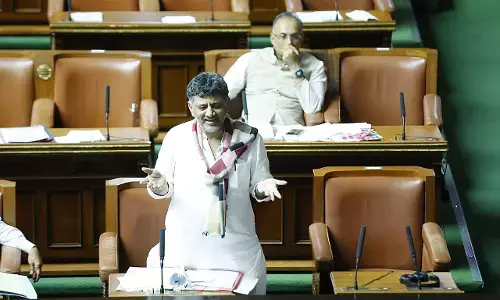 ವಿಧಾನಸಭೆಯಲ್ಲಿ ಆರೆಸ್ಸೆಸ್ ಗೀತೆ ಹಾಡಿದ ಡಿಸಿಎಂ ಡಿಕೆ ಶಿವಕುಮಾರ್; ಚರ್ಚೆಗೆ ಗ್ರಾಸ