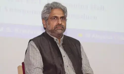 ಪತ್ರಕರ್ತ ಸಿದ್ಧಾರ್ಥ್ ವರದರಾಜನ್ ವಿರುದ್ಧ ಬಲವಂತದ ಕ್ರಮ ಕೈಗೊಳ್ಳದಂತೆ ಸುಪ್ರೀಂ ಕೋರ್ಟ್ ನಿರ್ಬಂಧ