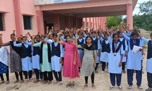 ಸಿಂಧನೂರು | ಅತಿಥಿ ಉಪನ್ಯಾಸಕರನ್ನು ನೇಮಿಸಲು ಸರಕಾರಿ ಮಹಿಳಾ ಕಾಲೇಜಿನ ವಿದ್ಯಾರ್ಥಿನಿಯರಿಂದ ಪ್ರತಿಭಟನೆ