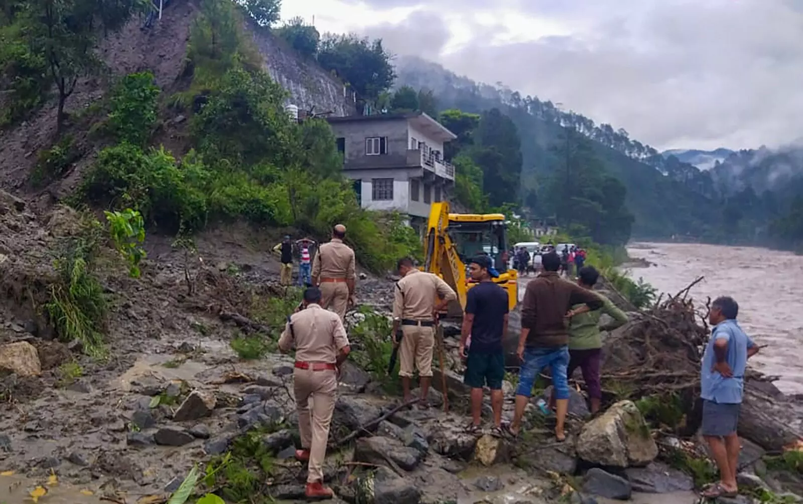 ಉತ್ತರಾಖಂಡದ ಚಮೋಲಿಯಲ್ಲಿ ಮೇಘಸ್ಫೋಟ : ಹಲವರು ನಾಪತ್ತೆ ಶಂಕೆ