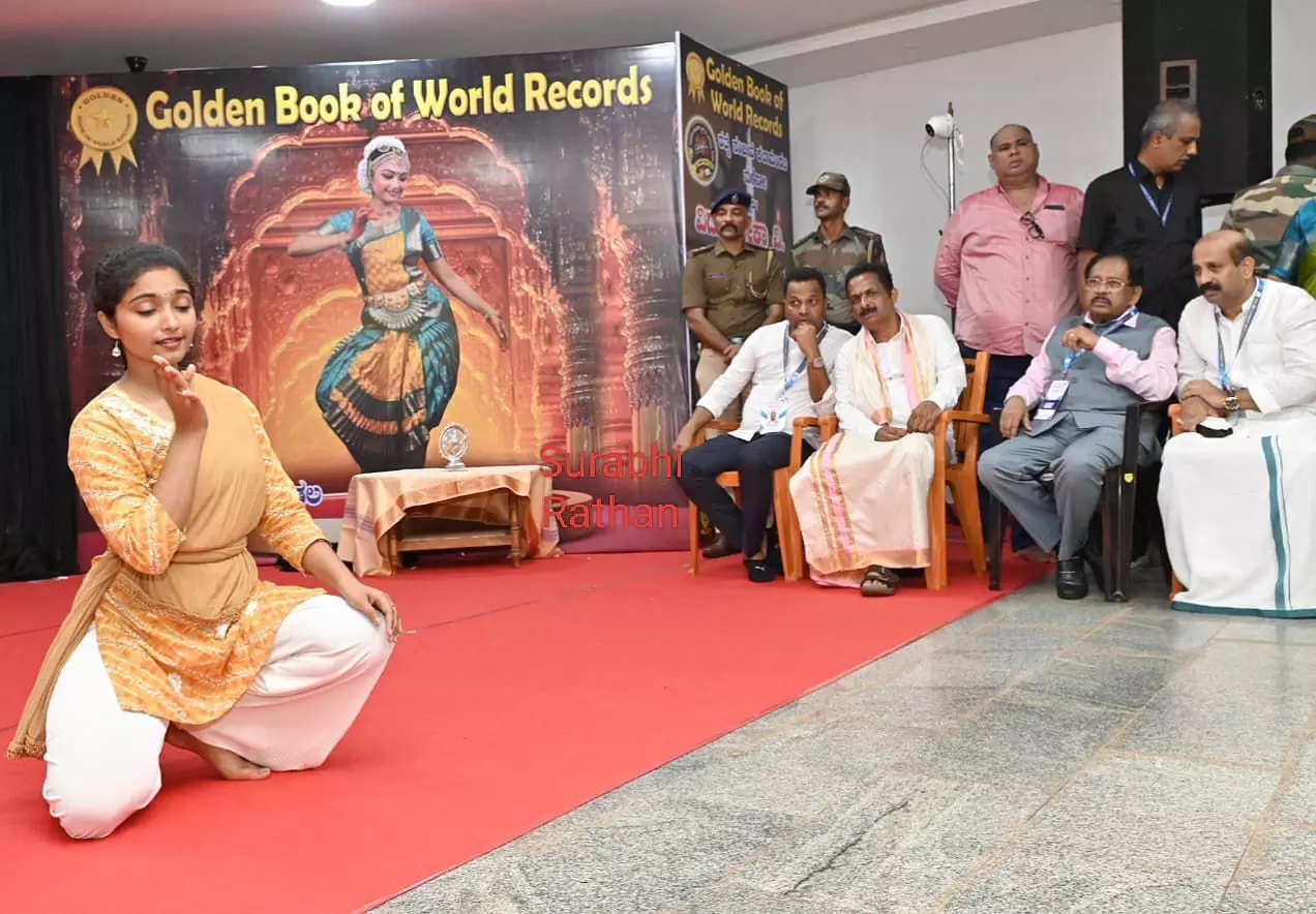 ವಿಶ್ವದಾಖಲೆಗಾಗಿ ದೀಕ್ಷಾ ವಿ. ಭರತನಾಟ್ಯ ಮೂರನೇ ದಿನಕ್ಕೆ ವಿಶ್ವದಾಖಲೆಗಾಗಿ ದೀಕ್ಷಾ ವಿ. ಭರತನಾಟ್ಯ ಮೂರನೇ ದಿನಕ್ಕೆ