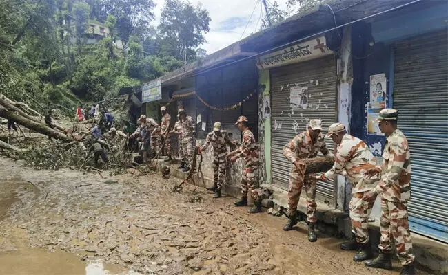 ಉತ್ತರಾಖಂಡದಲ್ಲಿ ದಿಢೀರ್ ಪ್ರವಾಹ: ಮಹಿಳೆ ಮೃತ್ಯು, ಕನಿಷ್ಠ ಓರ್ವ ನಾಪತ್ತೆ