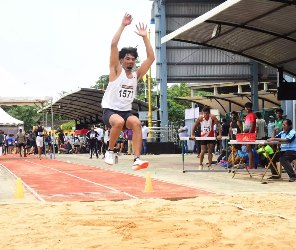 ರಾಜ್ಯ ಕಿರಿಯರ, 23 ವರ್ಷದೊಳಗಿನವರ ಅಥ್ಲೆಟಿಕ್: ಉಡುಪಿಯ ಸುನಿಲ್ ಸುವರ್ಣಗೆ ಲಾಂಗ್ಜಂಪ್ ನಲ್ಲಿ ಚಿನ್ನ ರಾಜ್ಯ ಕಿರಿಯರ, 23 ವರ್ಷದೊಳಗಿನವರ ಅಥ್ಲೆಟಿಕ್: ಉಡುಪಿಯ ಸುನಿಲ್ ಸುವರ್ಣಗೆ ಲಾಂಗ್ಜಂಪ್ ನಲ್ಲಿ ಚಿನ್ನ