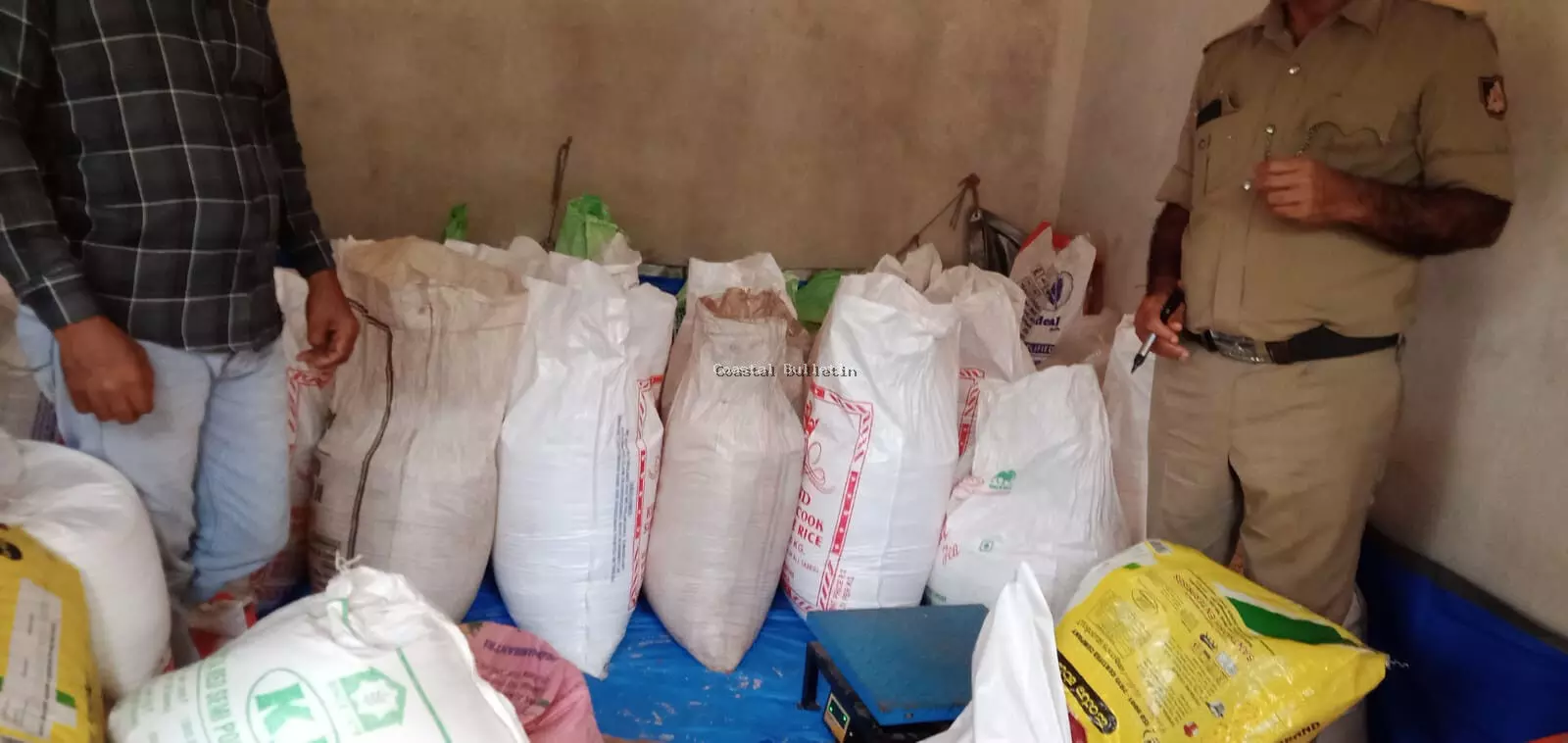 ಬಂಟ್ವಾಳ: ಅನ್ನಭಾಗ್ಯ ಯೋಜನೆಯ ಅಕ್ಕಿ ಅಕ್ರಮ ದಾಸ್ತಾನು: ಇಬ್ಬರ ವಿರುದ್ಧ ಪ್ರಕರಣ ದಾಖಲು