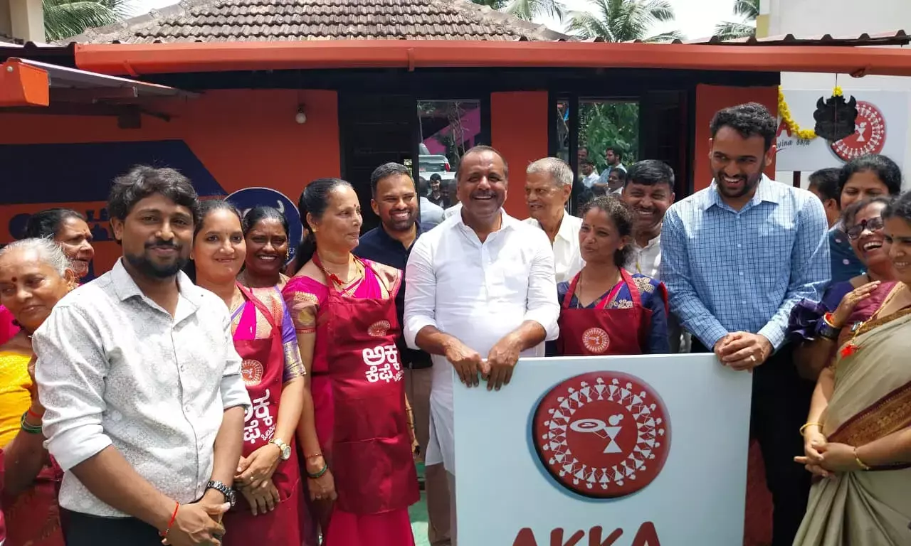 ಮಹಿಳಾ ಸಂಜೀವಿನಿ ಒಕ್ಕೂಟದ ʼಅಕ್ಕ ಕೆಫೆ’ಗೆ ಸ್ಪೀಕರ್ ಖಾದರ್ ಚಾಲನೆ