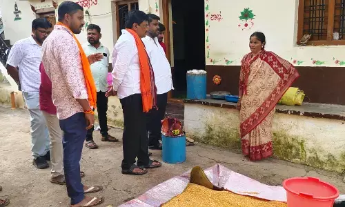 ಕಲಬುರಗಿ | ಮಳೆಗೆ ಜಲಾವೃತಗೊಂಡ ಮನೆಗಳಿಗೆ ಜೆಡಿಎಸ್ ಮುಖಂಡ ಬಾಲರಾಜ್ ಗುತ್ತೇದಾರ ಭೇಟಿ