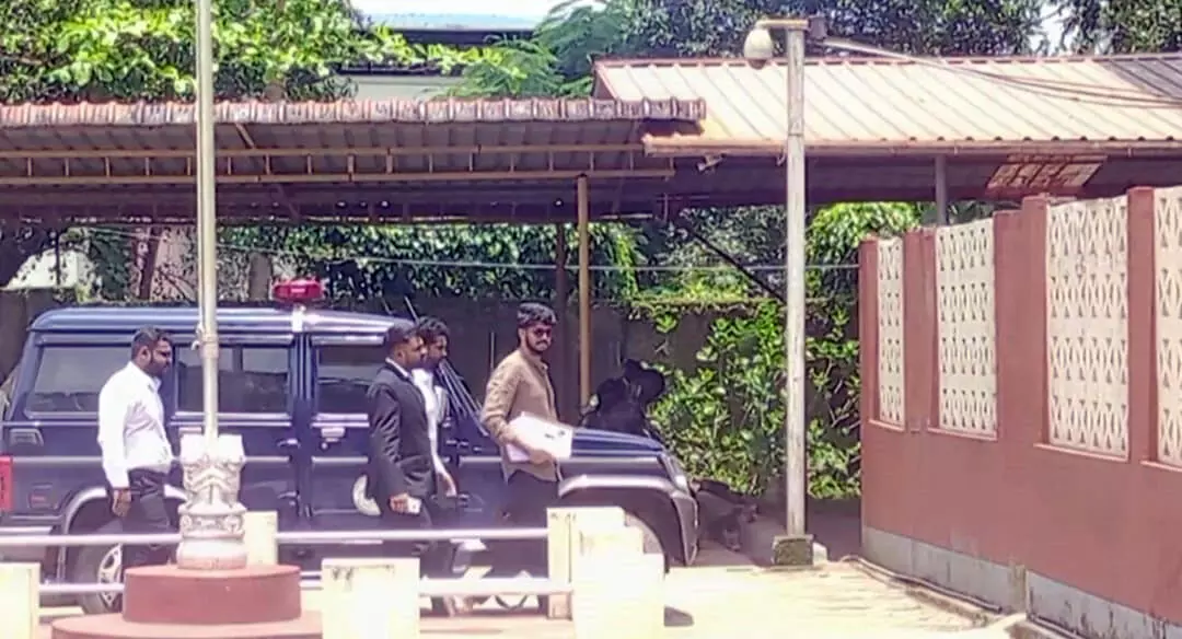 ಬೆಳ್ತಂಗಡಿ ಠಾಣೆಗೆ ವಿಚಾರಣೆಗೆ ಹಾಜರಾದ ಯೂಟ್ಯೂಬರ್ ಸಮೀರ್ ಎಂ.ಡಿ. ಬೆಳ್ತಂಗಡಿ ಠಾಣೆಗೆ ವಿಚಾರಣೆಗೆ ಹಾಜರಾದ ಯೂಟ್ಯೂಬರ್ ಸಮೀರ್ ಎಂ.ಡಿ.