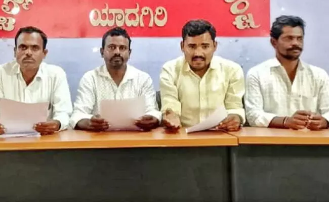 ಗುರುಮಠಕಲ್ | ಅಜಲಾಪುರ ಗ್ರಾಪಂನಲ್ಲಿ ವಸತಿ ಯೋಜನೆಯಲ್ಲಿ ಭ್ರಷ್ಟಾಚಾರ : ವೆಂಕಟೇಶ್ ಯಾದವ್ ಆರೋಪ ಗುರುಮಠಕಲ್ | ಅಜಲಾಪುರ ಗ್ರಾಪಂನಲ್ಲಿ ವಸತಿ ಯೋಜನೆಯಲ್ಲಿ ಭ್ರಷ್ಟಾಚಾರ : ವೆಂಕಟೇಶ್ ಯಾದವ್ ಆರೋಪ