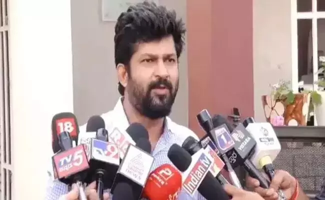 ದಸರಾ ಉದ್ಘಾಟನೆಗೆ ಬಾನು ಮುಷ್ತಾಕ್ ಹೇಗೆ ಸೂಕ್ತ ವ್ಯಕ್ತಿ? : ಪ್ರತಾಪ್ ಸಿಂಹ ದಸರಾ ಉದ್ಘಾಟನೆಗೆ ಬಾನು ಮುಷ್ತಾಕ್ ಹೇಗೆ ಸೂಕ್ತ ವ್ಯಕ್ತಿ? : ಪ್ರತಾಪ್ ಸಿಂಹ