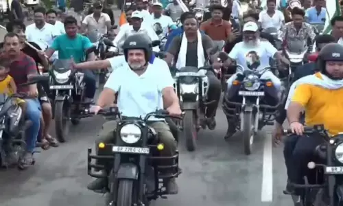 ಬಿಹಾರ | ಮತದಾರರ ಅಧಿಕಾರ ಯಾತ್ರೆ ವೇಳೆ ಬೈಕ್ ಚಲಾಯಿಸಿದ ರಾಹುಲ್ ಗಾಂಧಿ, ತೇಜಸ್ವಿ ಯಾದವ್