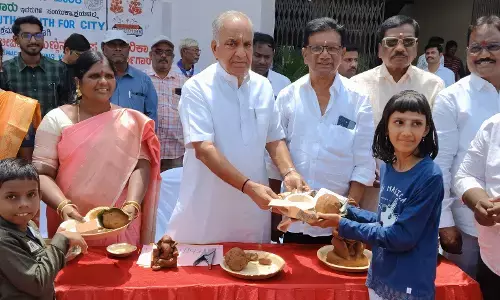 ಪರಿಸರ ಸ್ನೇಹಿ ಮಣ್ಣಿನ ಗಣಪತಿ ತಯಾರಿಸುವ ಸ್ಪರ್ಧೆಗೆ ಸಚಿವ ಎನ್.ಎಸ್.ಬೋಸರಾಜು ಚಾಲನೆ