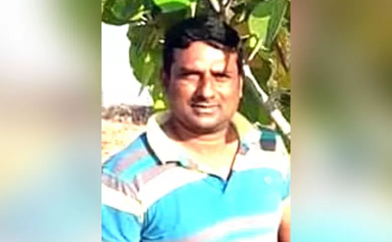 ಗಿಡ, ಮರ ಬೆಳೆಸಿ ಪ್ರಾಣಿ, ಪಕ್ಷಿಗಳಿಗೆ ನೀರುಣಿಸುತ್ತಿರುವ ರಮೇಶ್