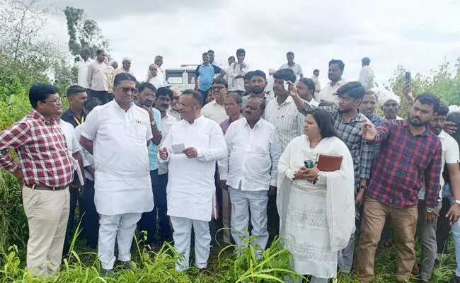 ಹುಮನಾಬಾದ್ | ಬೆಳೆ ಹಾನಿ ಪ್ರದೇಶಕ್ಕೆ ವಿಧಾನ ಪರಿಷತ್ ಸದಸ್ಯರಿಂದ ಭೇಟಿ : ವರದಿ ಸಲ್ಲಿಸಲು ಸೂಚನೆ