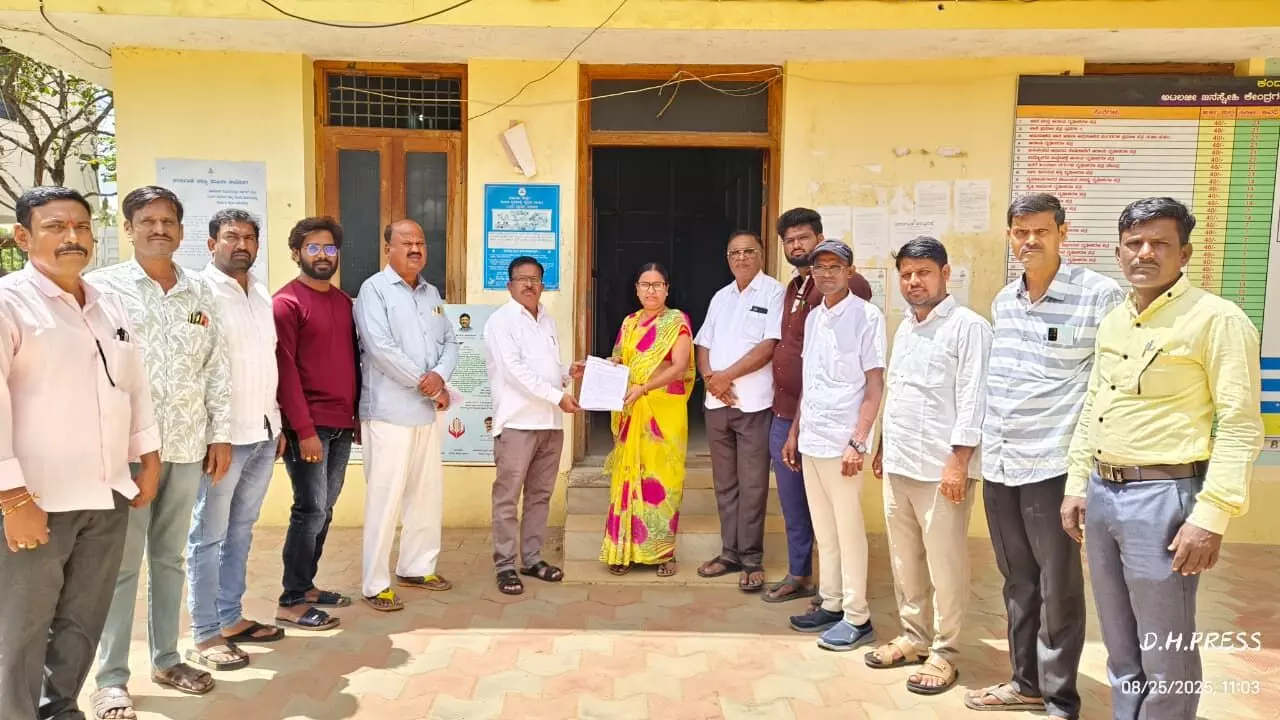 ಮಸ್ಕಿ | ಏಕಲವ್ಯ ವಸತಿ ಶಾಲೆಯ ಪ್ರಿನ್ಸಿಪಾಲ್ ವಿರುದ್ಧ ಕ್ರಮಕ್ಕೆ ಪತ್ರಕರ್ತ ಸಂಘ ಆಗ್ರಹ ಮಸ್ಕಿ | ಏಕಲವ್ಯ ವಸತಿ ಶಾಲೆಯ ಪ್ರಿನ್ಸಿಪಾಲ್ ವಿರುದ್ಧ ಕ್ರಮಕ್ಕೆ ಪತ್ರಕರ್ತ ಸಂಘ ಆಗ್ರಹ