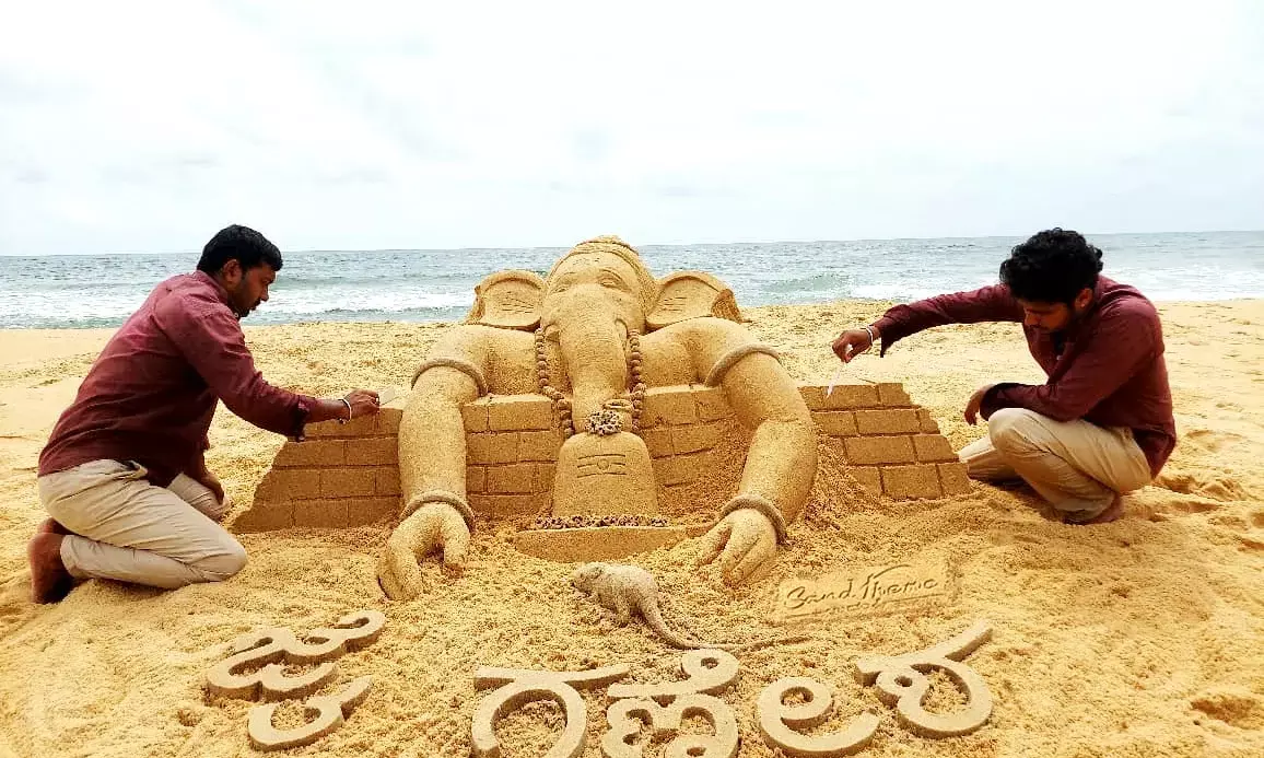 ಗಣಪತಿಯ ಮರಳು ಶಿಲ್ಪಾ ಕಲಾಕೃತಿ ರಚನೆ