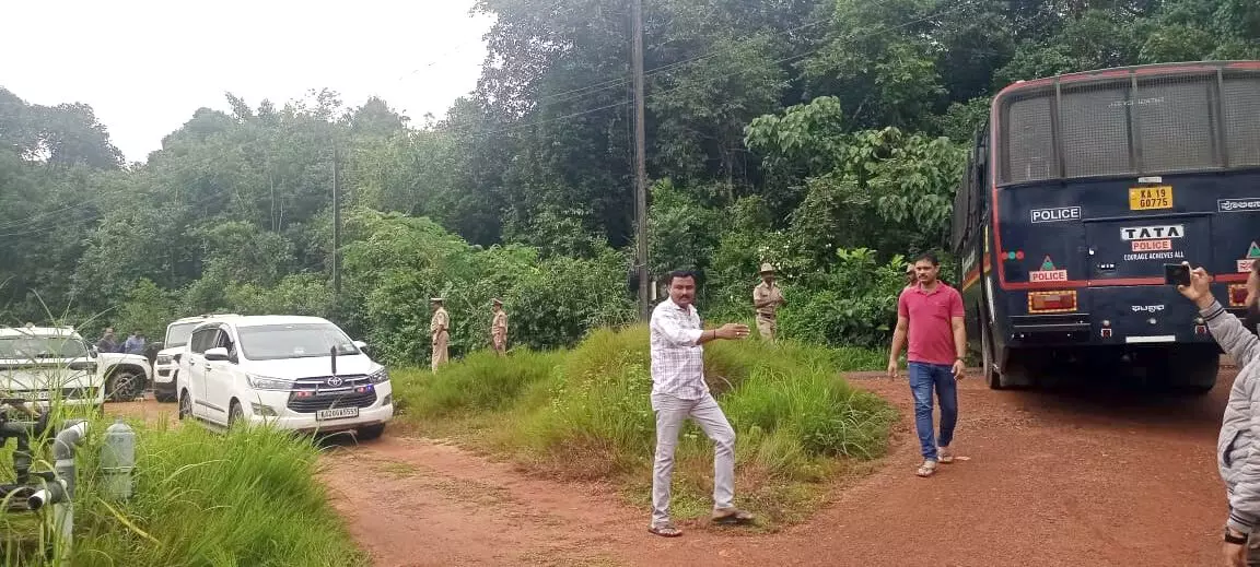 ತಿಮರೋಡಿ ಮನೆಯಲ್ಲಿ ಮುಂದುವರಿದ ಮಹಜರು: ಮೊಬೈಲ್ ಸಹಿತ ದೂರುದಾರನ ವಸ್ತುಗಳು ಎಸ್ಐಟಿ ವಶಕ್ಕೆ